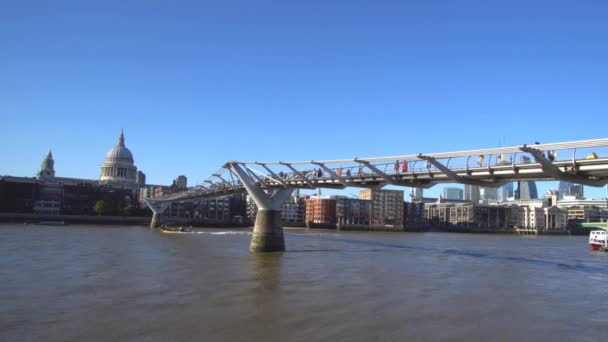 Мост Тысячелетия Лондоне Англия Летом 2018 Года — стоковое видео