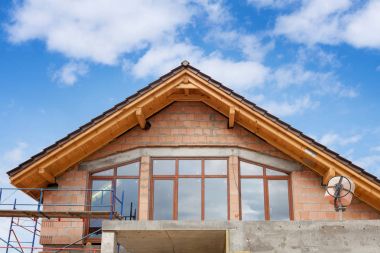 Yeni Konut ev yapım aşamasında. İkinci katta balkon windows ile evinizin görünümünü.