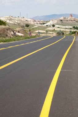 yol yaz dağ Vadisi Kapadokya Türkiye'de.