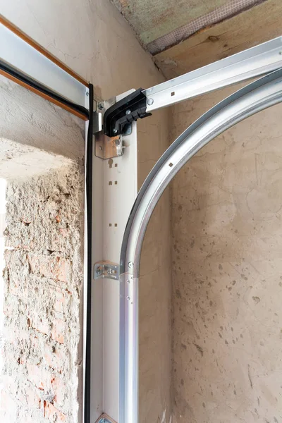 Garaj kapıları yükleme. Sonrası demiryolu ve bahar Yükleme / derleme