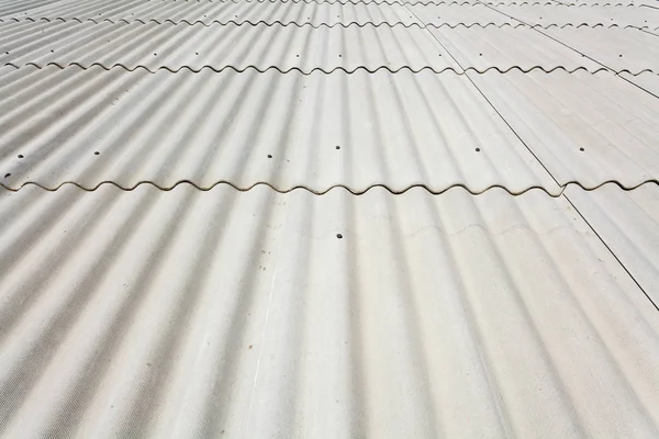 Vértes azbeszt pala tető. — Stock Fotó