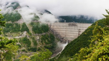 Enguri hidro elektrik santrali sabah sis Gürcistan ile