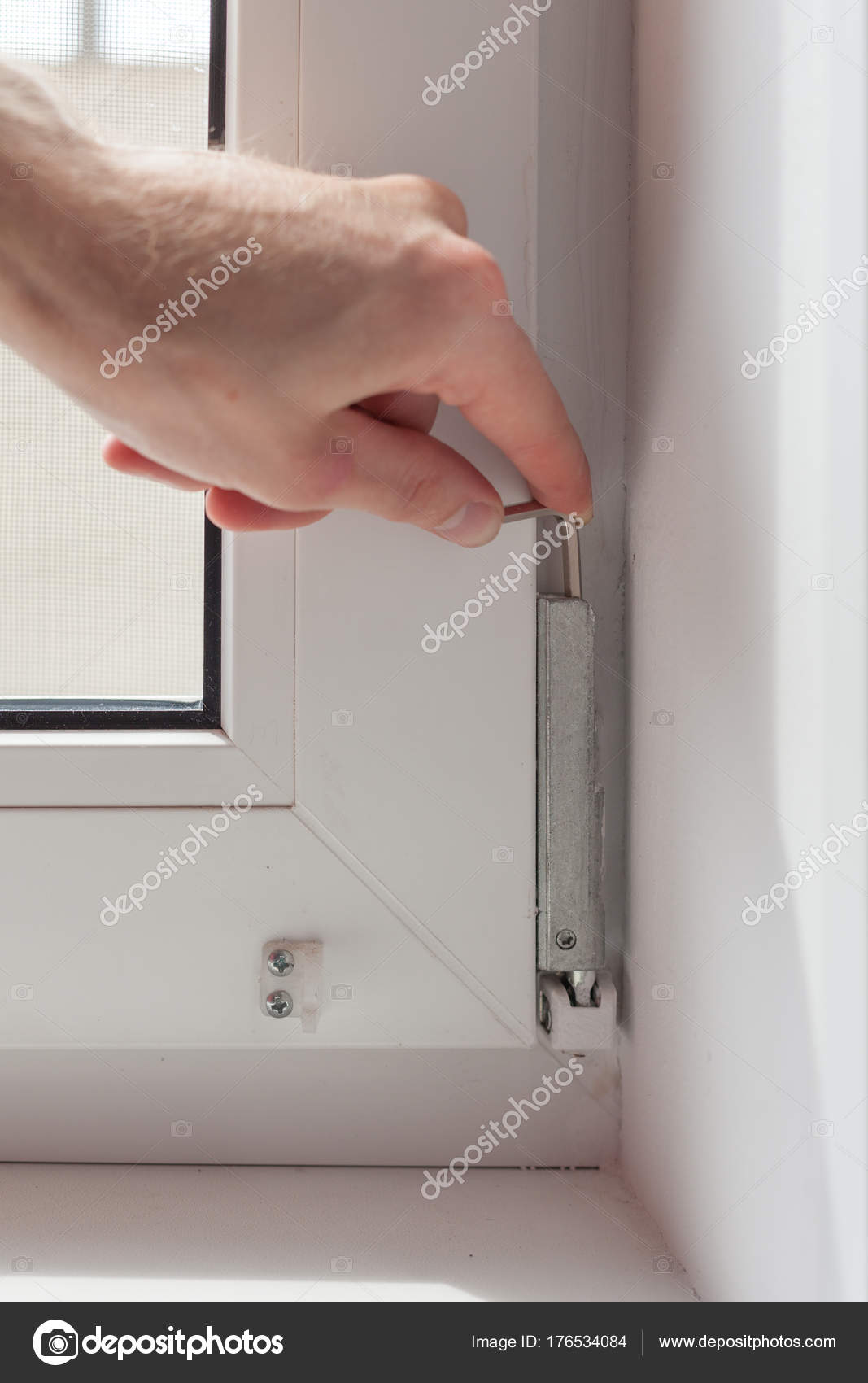 ручка для закрытия пластиковых окон. разболталась дверная ручка межкомнатной двери. выпадает ручка. ручка с замком для пластиковых дверей. регулировка пластиковых окон фото.