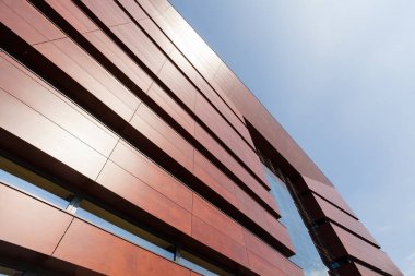 Wroclaw, Polonya - 15 Mayıs 2017: Ulusal Forum Müzik Wroclaw, 2015 yılında açılan en son teknolojiye çok fonksiyonlu konser salonuna çalışır. Kurylowicz ve ortakları tarafından tasarlanan.