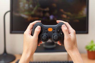 Gamepad, video oyun oynuyor yakın çekim. 