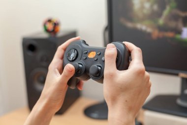 Gamepad, video oyun oynuyor yakın çekim. 