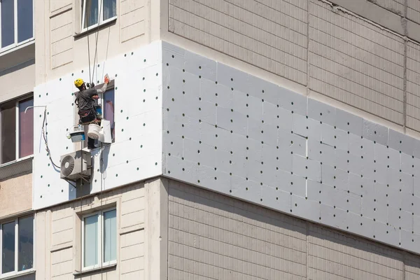 Wall Thermal insulation, industrial climbing, high-altitude work, insulation of walls with foam plastic or Styrofoam — Stock Image Wall Thermal Insulation Industrial Climbing High Altitude Work Insulation Walls Royalty Free Stock Images