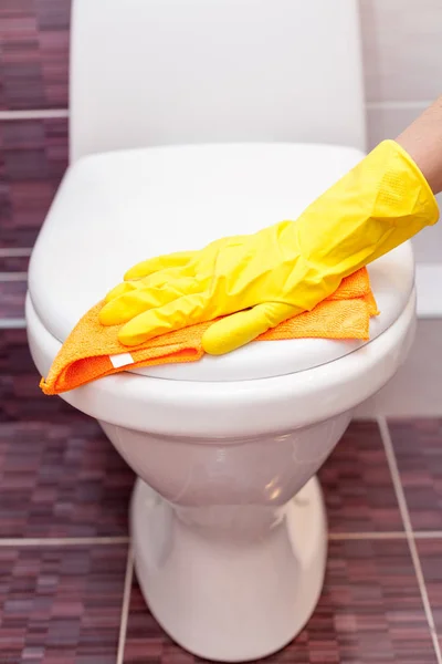 Woman Yellow Rubber Gloves Cleaning Toilet Seat Cover Orange Cloth — Stock Photo, Image