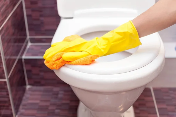 Woman Yellow Rubber Gloves Cleaning Toilet Seat Orange Cloth Bathroom — Stock Photo, Image