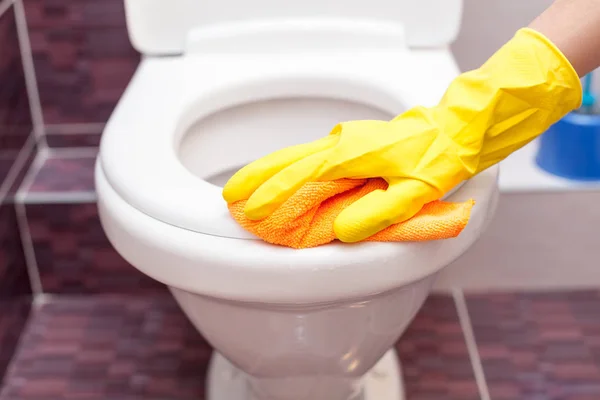 Woman Yellow Rubber Gloves Cleaning Toilet Seat Orange Cloth Bathroom — Stock Photo, Image