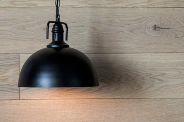 Minimalist aydınlatma elemanı iç. Metalden yapılmış lamba