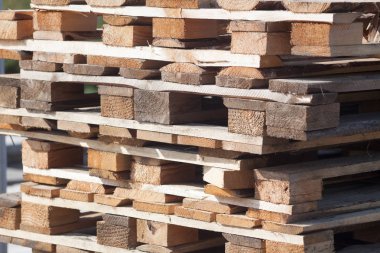 Ahşap palet sanayi kamyon taşımacılığı için yığını