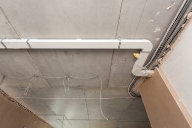 Ev yapım aşamasında duvarına hava kanalı