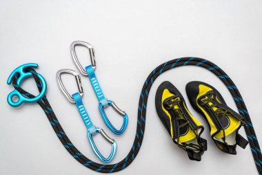 Tırmanma araçları ve spor aksesuarları ile set