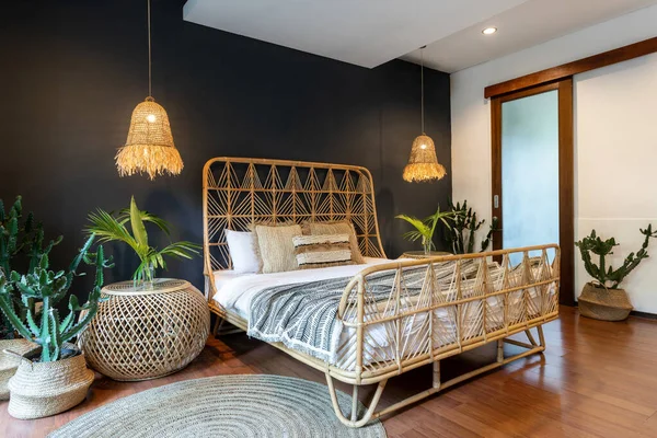 Dormitorio Interior Clásico Casa Con Decoración Étnica Lámparas Sobre Mesitas — Foto de Stock