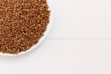 Beyaz arka plan üzerinde izole buğday tabak. Üstten Görünüm.