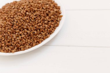 Beyaz arka plan üzerinde izole buğday tabak. Üstten Görünüm.