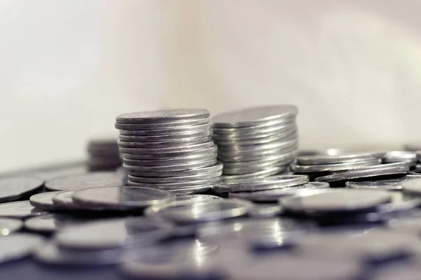 Para, finans, iş büyüme kavramı, orada para sikke olduğunu 