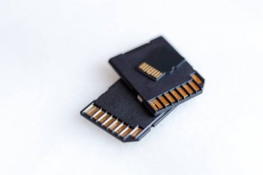 çeşitli boyutlarda beyaz bir arka plan üzerinde Sd kartları