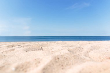 Yaz günü, kopya kadar bulanık deniz gökyüzü arka plan, kumla kapatmak 