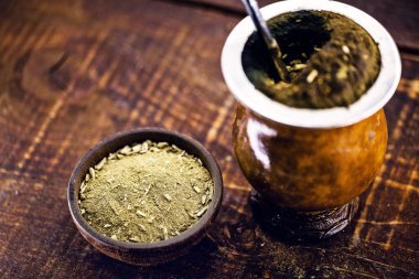 Yerba eş ya da tereré için eşleşir. Chimarrão 'nun ana malzemesi, tipik bir Güney Amerika içkisi..