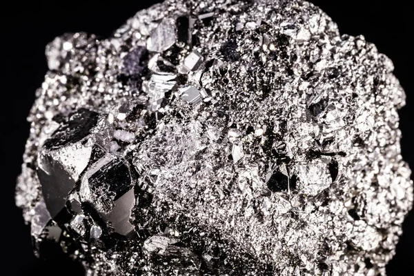 Pyrit eller pyrit, även järnpyrit eller järnpyrit är en typisk malm från Brasilien med mytomspunna egenskaper. Välståndets sten. — Stockfoto