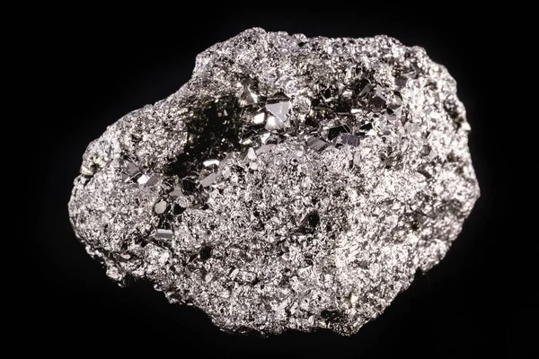 Eisenpyrit-Nugget oder Eisenexperte, Silbermetall im Rohzustand. brasilianisches Nugget. Konzept der Mineralgewinnung oder Geologie Brasiliens. — Stockfoto