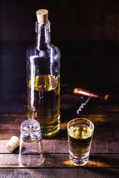 Ένα Μπουκάλι Βραζιλιάνικο Παραδοσιακό Κάχα Συνήθιζε Κάνει Caipirinha Ποτό Αλκοόλ — Φωτογραφία Αρχείου