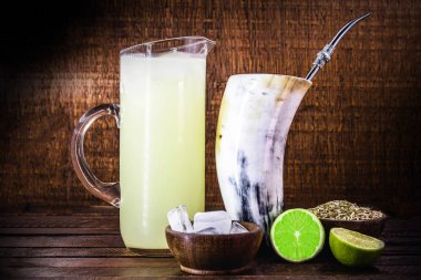 Tereré ou tererê is a typical South American drink made with the infusion of yerba mate in cold water. Of Guarani origin, it can be consumed with lemon, mint, among others. typical drink of Brazil. clipart