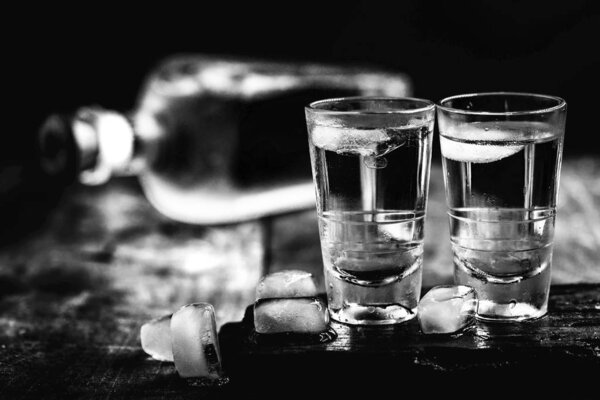 Проблема с алкоголем, алкоголизмом и химической зависимостью. Алкоголизм - это неспособность контролировать потребление алкоголя из-за физической и эмоциональной зависимости
.