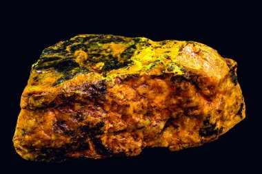 Uranyum, Amerika ve İran 'da nükleer araştırmalarda kullanılan bir mineral. Değerli ve radyoaktif mineral. Radyasyon kavramı.