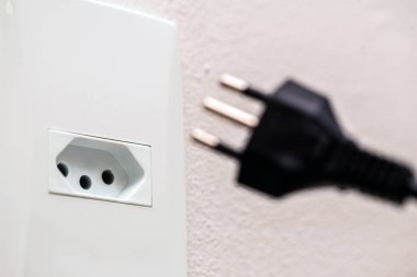 Brezilya fişi, Brezilya 'nın yeni fişi, Nbr 14136 Brezilya' nın resmi dolgu standardıdır. Yer kondüktörlü üç pimli soket.