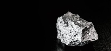 Paladyum, katı halde oda sıcaklığında büzülen kimyasal bir elementtir. Endüstride kullanılan metal. Mineral çıkarma kavramı.