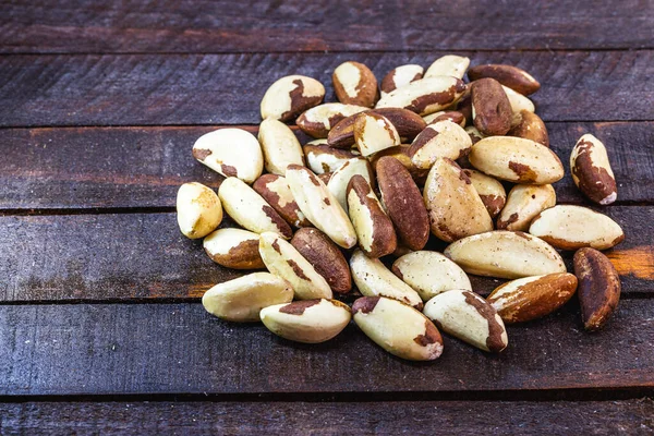 Nuez de Brasil, con concha. Ingrediente culinario de Brasil . — Foto de Stock