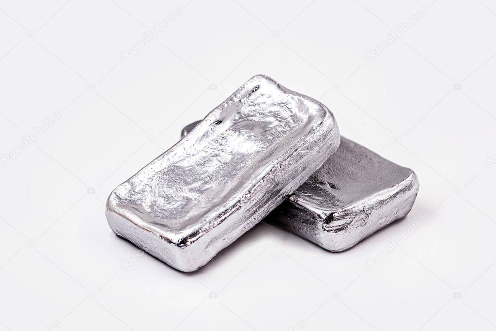 Platinum is a chemical element used in the chemical industry as a catalyst for the production of nitric acid, silicone and benzene. Crude platinum stone, industrial use.