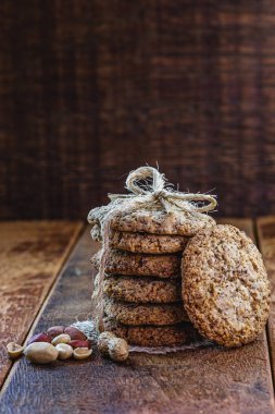 Ev yapımı tatlı bisküviler susamlı, fıstıklı, ayçiçekli ve diğer tohumlarla dolu..