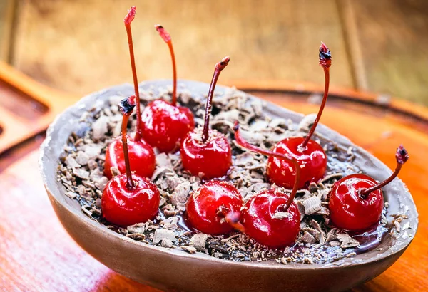 Chocolate Con Cereza Huevo Pascua Creativo Para Postre Cuaresmal — Foto de Stock