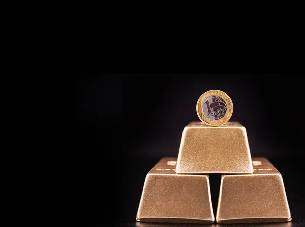 Eine Echte Münze Und Goldbarren Großer Preis Oder Großes Glück — Stockfoto