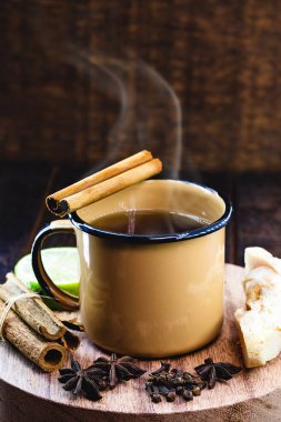 Limon, zencefil, tarçın çubuğu, pinga ya da anason ya da karanfilli cachaca ile yapılan 