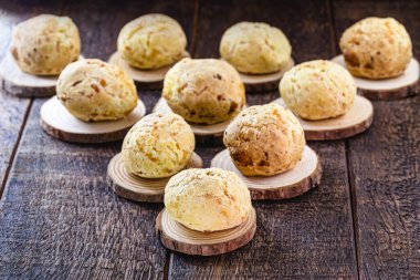 Ev yapımı peynirli ekmek. Brezilya 'da kızartılmış organik ve sağlıklı yiyecekler, Minas Gerais.