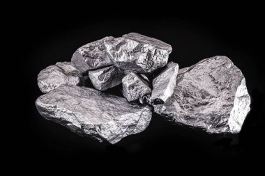 Paladyum, katı halde oda sıcaklığında büzülen kimyasal bir elementtir. Endüstride kullanılan metal. Mineral çıkarma kavramı.