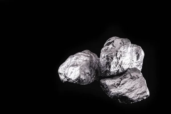 パラジウムは固体中の室温で収縮する化学元素である 業界で使用される金属 鉱物抽出概念 — ストック写真