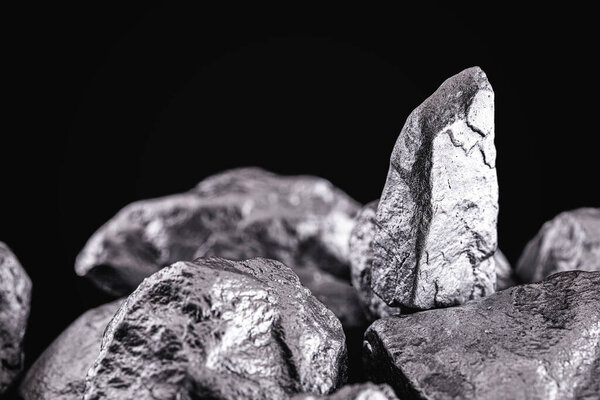 грубый кобальтовый камень, добытый из Африки. Тяжелая добыча
.