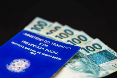 Brezilya 'dan eski çalışma kartı, eski ve ele alınmış belge. İşsizlik ve ekonomik kriz kavramı.