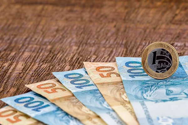 Una Moneda Real Ciento Cincuenta Billetes Reales Brasileños Billete 100 — Foto de Stock