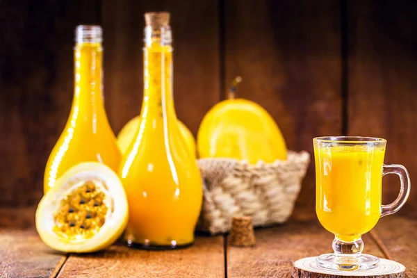 Liquore Frutto Della Passione Bevanda Alcolica Fatta Casa Base Frutti — Foto Stock