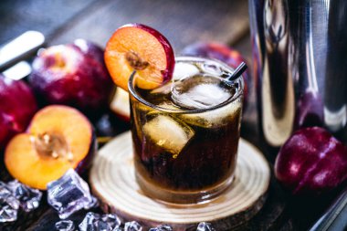 Brezilya Caipirinha 'sı, erik, cachaca ve şekerden yapılmış tipik Brezilya kokteyli. Brezilya 'dan geleneksel bir içecek, kaipifruta olarak bilinir, tropikal bir yaz içeceği..