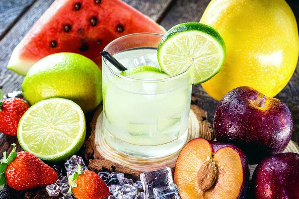 Tradisional Lemon Caipirinha Dengan Alkohol Dan Gula Minuman Favorit Warga — Stok Foto
