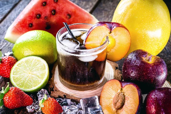 Braziliaanse Caipirinha Typisch Braziliaanse Cocktail Gemaakt Van Pruimen Cachaca Suiker — Stockfoto