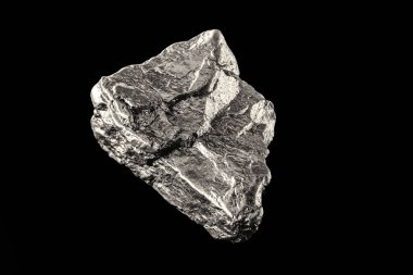 Teneke, diğer metalleri kaplamak ve onları korozyondan korumak için kullanılan saf bir teneke parçası olan Sn sembolüne sahip kimyasal bir elementtir.
